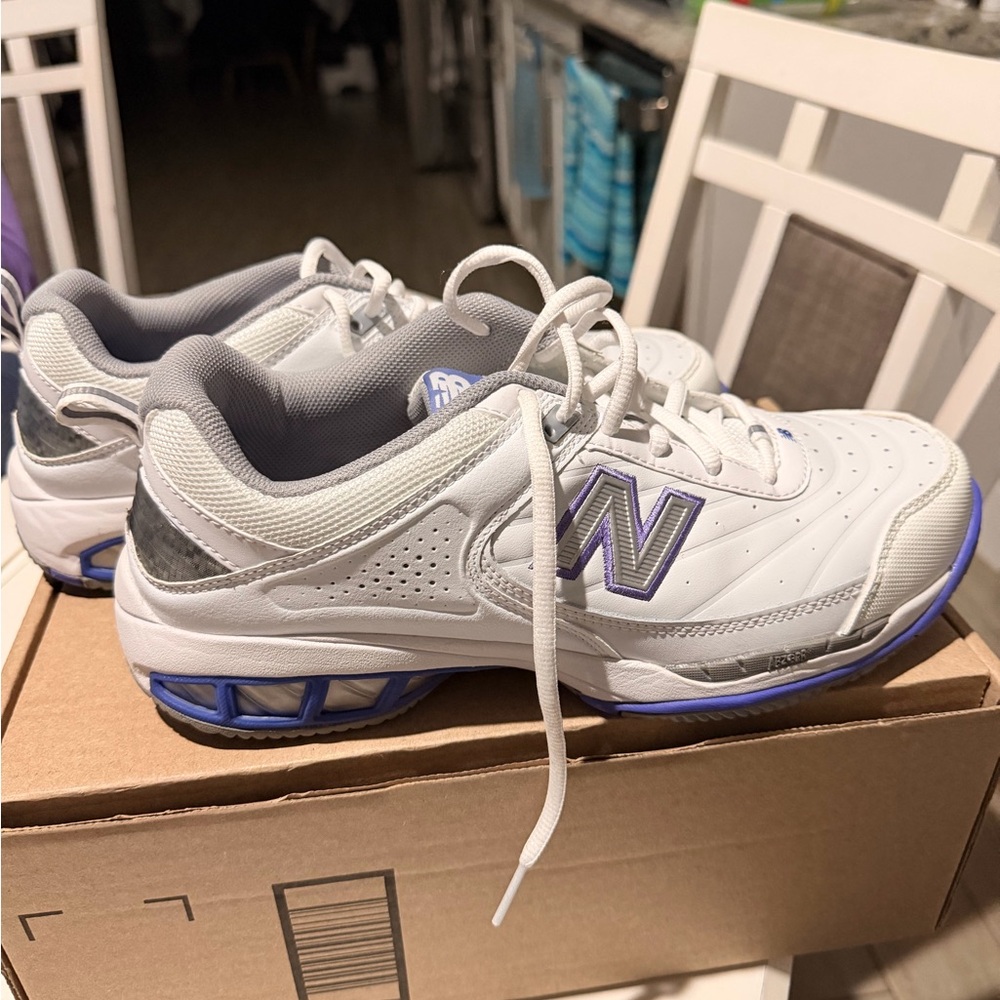 Women’s New Balance 806 White and Lavender Athletic Pickleball Shoes Size 10